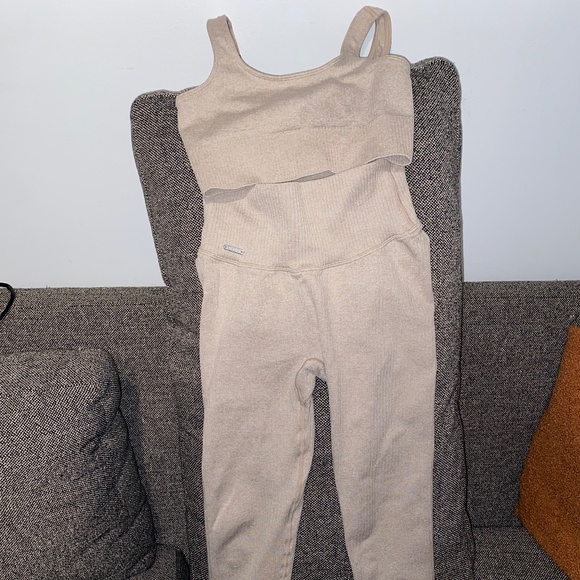 Aimn Tan set - Picture 1 of 2